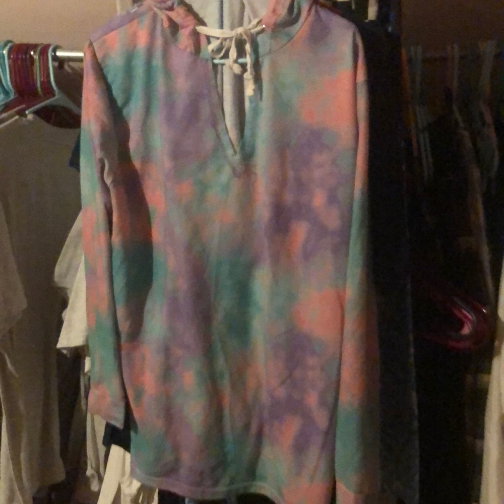 Tie-dye hoodie with drawstrings